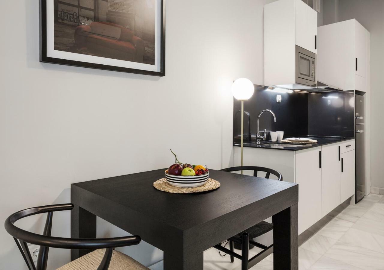 Apartamentos One Shot Conde De Torrejon Севиля Екстериор снимка