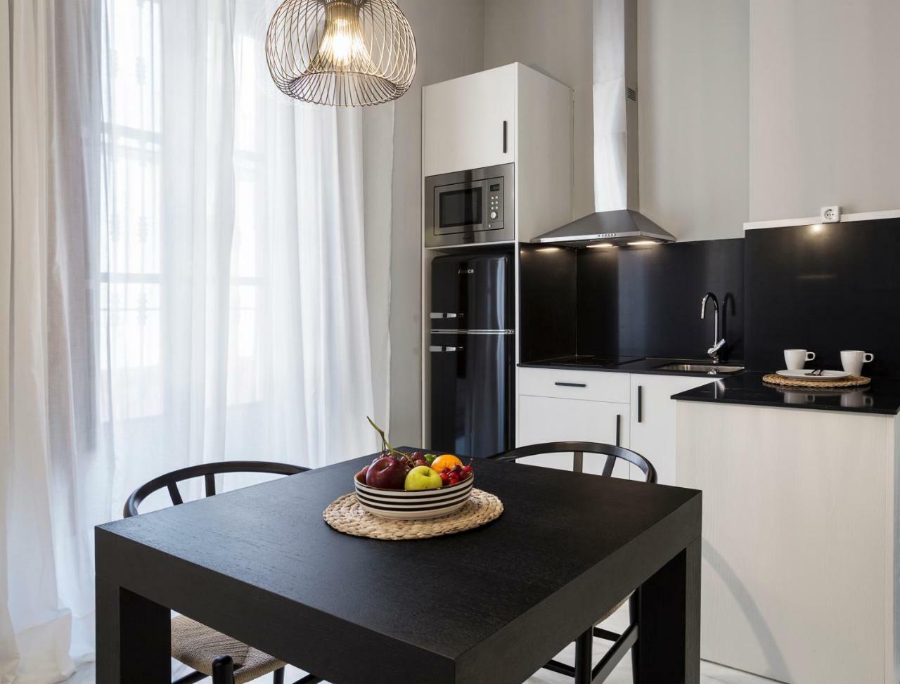 Apartamentos One Shot Conde De Torrejon Севиля Екстериор снимка