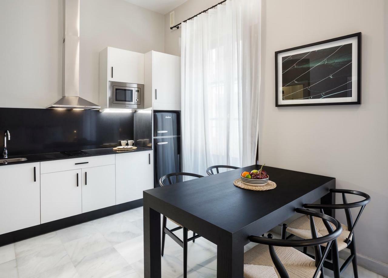 Apartamentos One Shot Conde De Torrejon Севиля Екстериор снимка