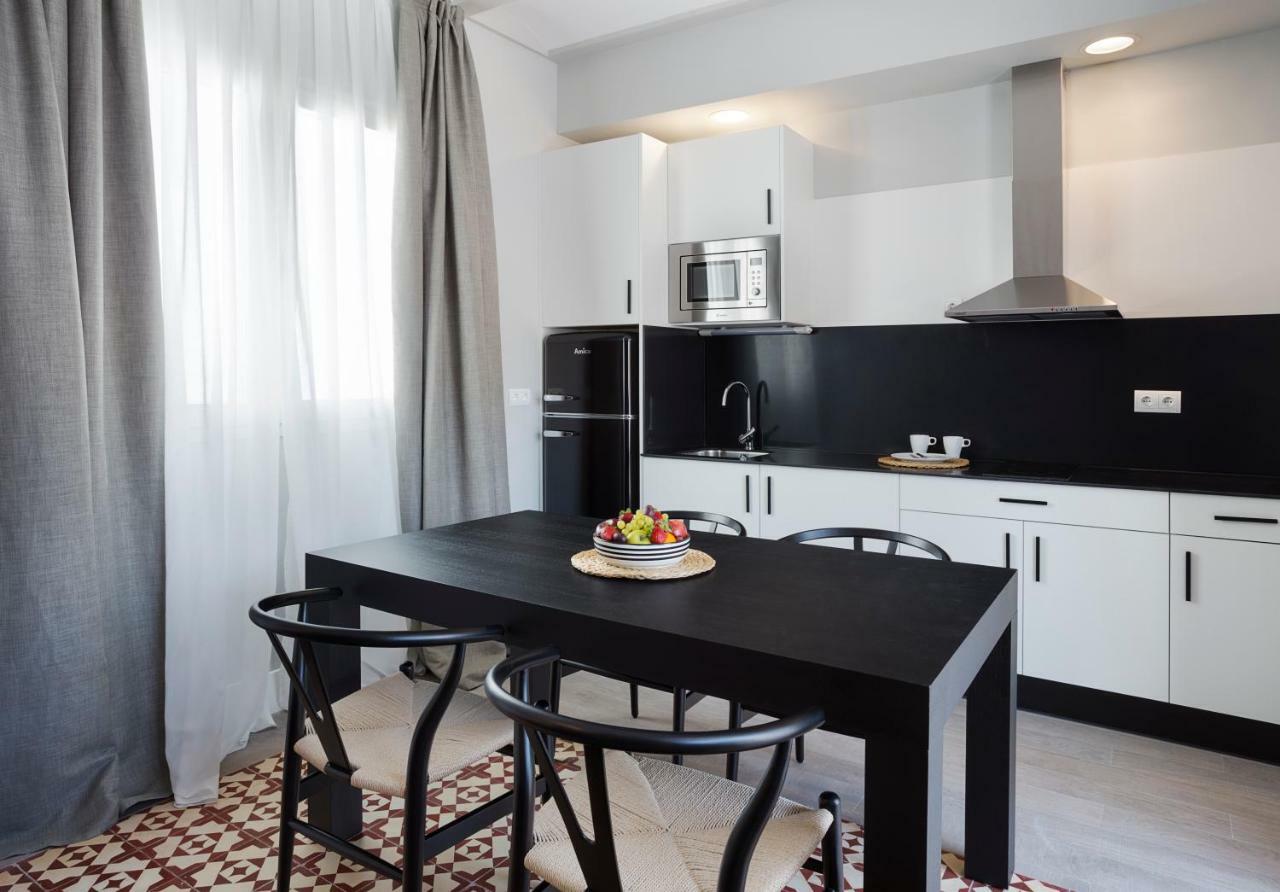 Apartamentos One Shot Conde De Torrejon Севиля Екстериор снимка
